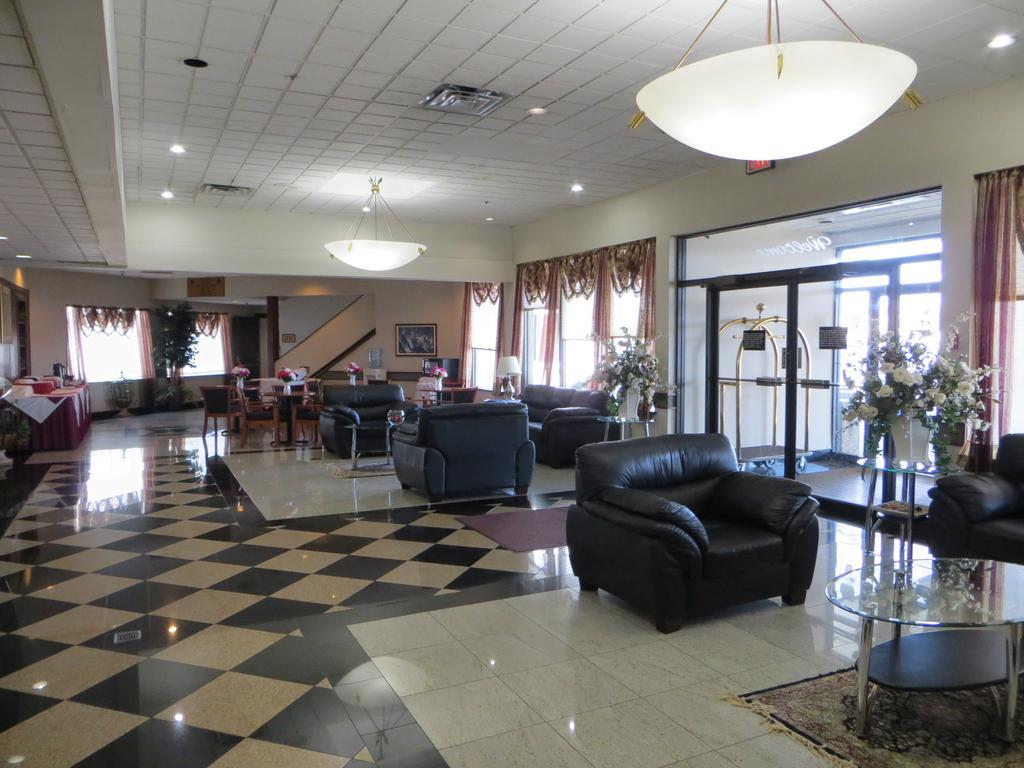 אלק גרוב וילאג' Elk Grove Hotel מראה חיצוני תמונה