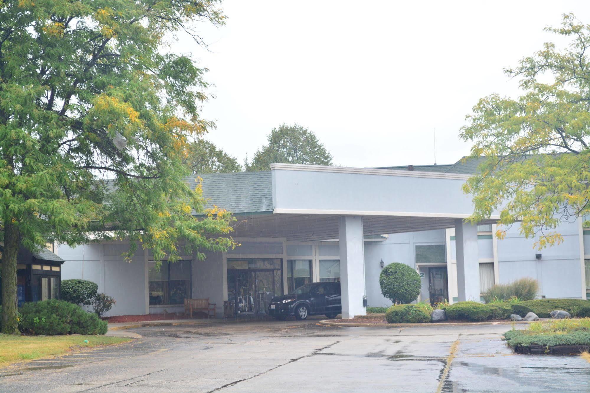 אלק גרוב וילאג' Elk Grove Hotel מראה חיצוני תמונה