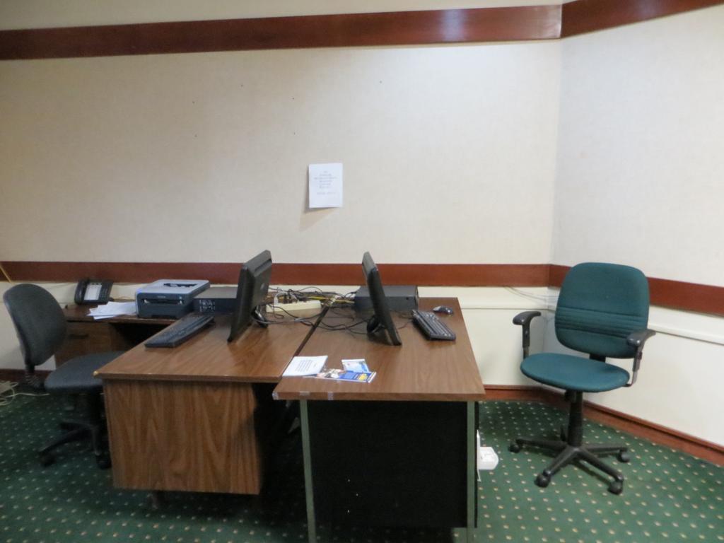 אלק גרוב וילאג' Elk Grove Hotel מראה חיצוני תמונה