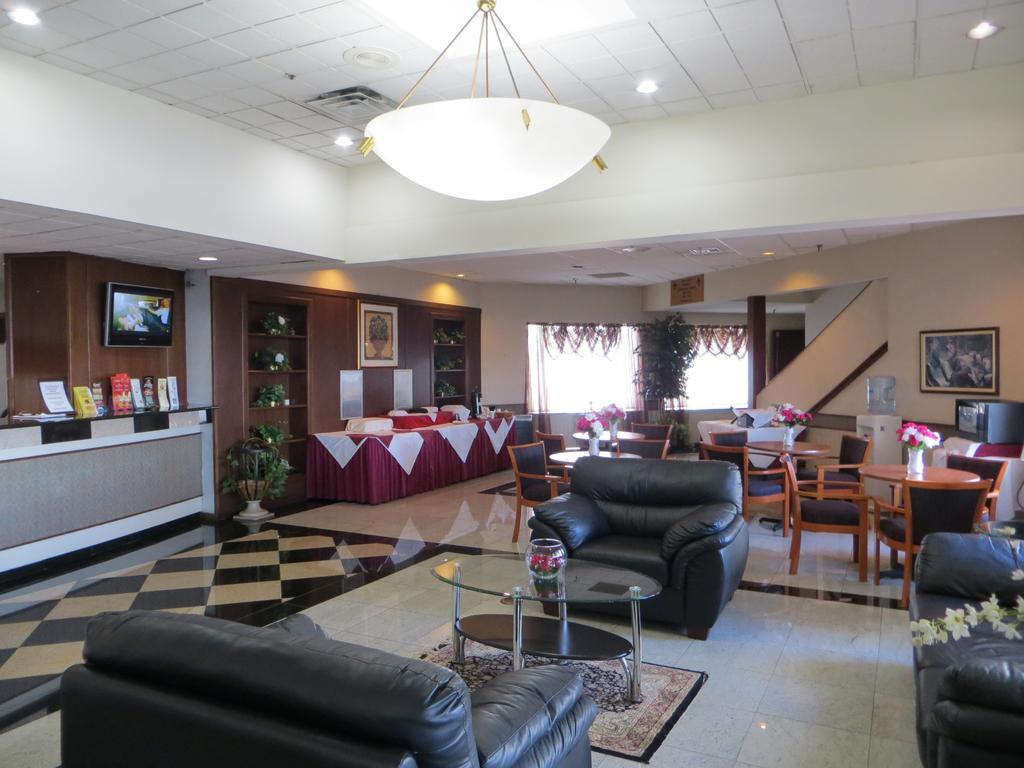 אלק גרוב וילאג' Elk Grove Hotel מראה חיצוני תמונה