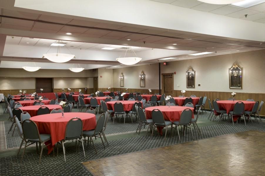 אלק גרוב וילאג' Elk Grove Hotel עסק תמונה