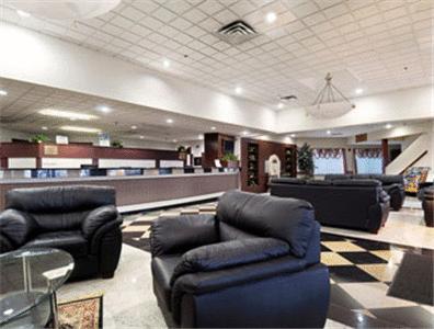 אלק גרוב וילאג' Elk Grove Hotel מראה פנימי תמונה