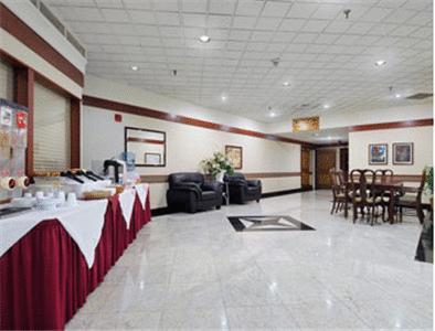 אלק גרוב וילאג' Elk Grove Hotel מסעדה תמונה